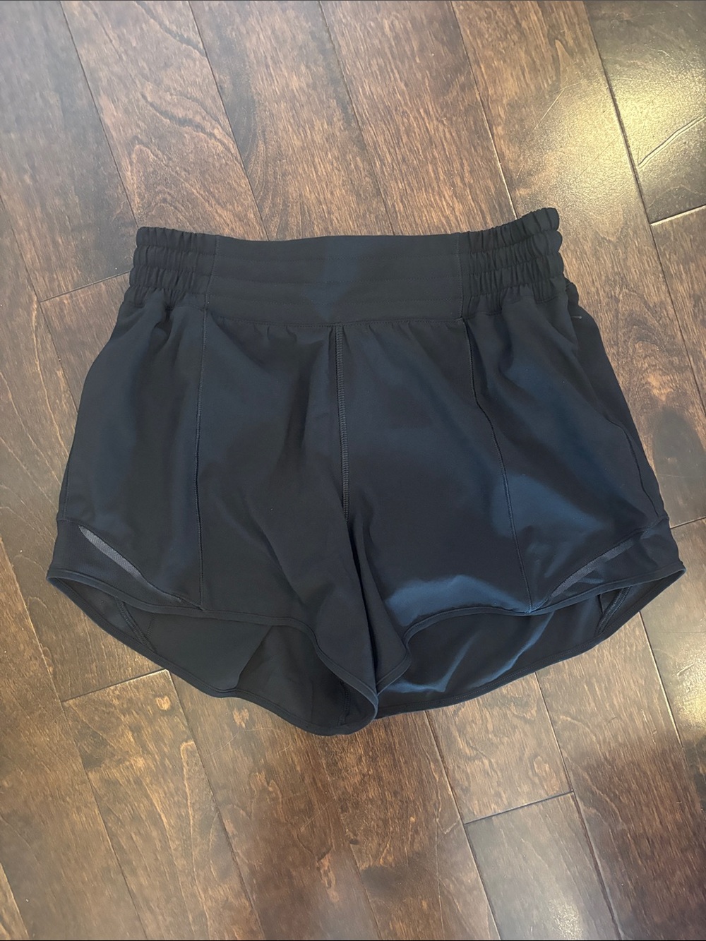 Lululemon 🍋 | 6 | Hotty Hot High-Rise Lined Short 4” in black - Picture 6 of 9